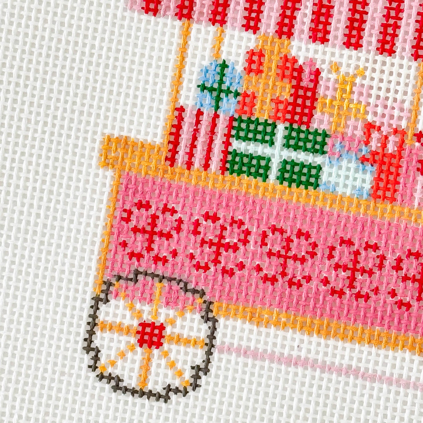 18/Christmas Trolley Cart Needlepoint Canva