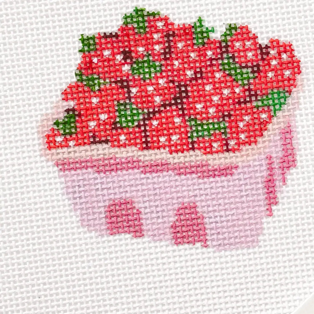 18/Hand-Painted Strawberry Basket Needlepoint Canvas 3” 18 mesh