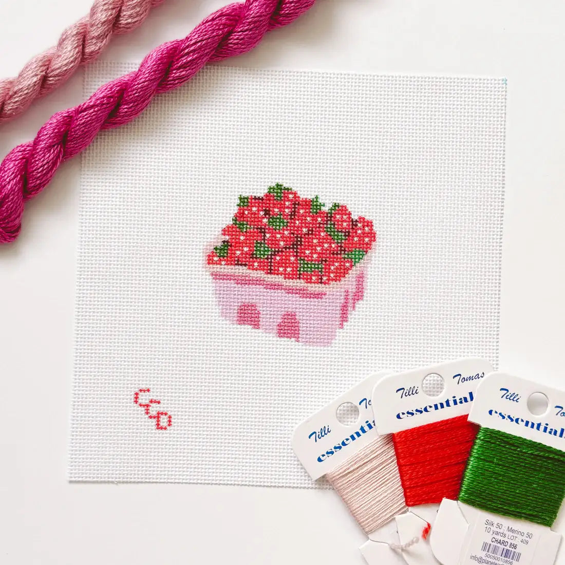 18/Hand-Painted Strawberry Basket Needlepoint Canvas 3” 18 mesh
