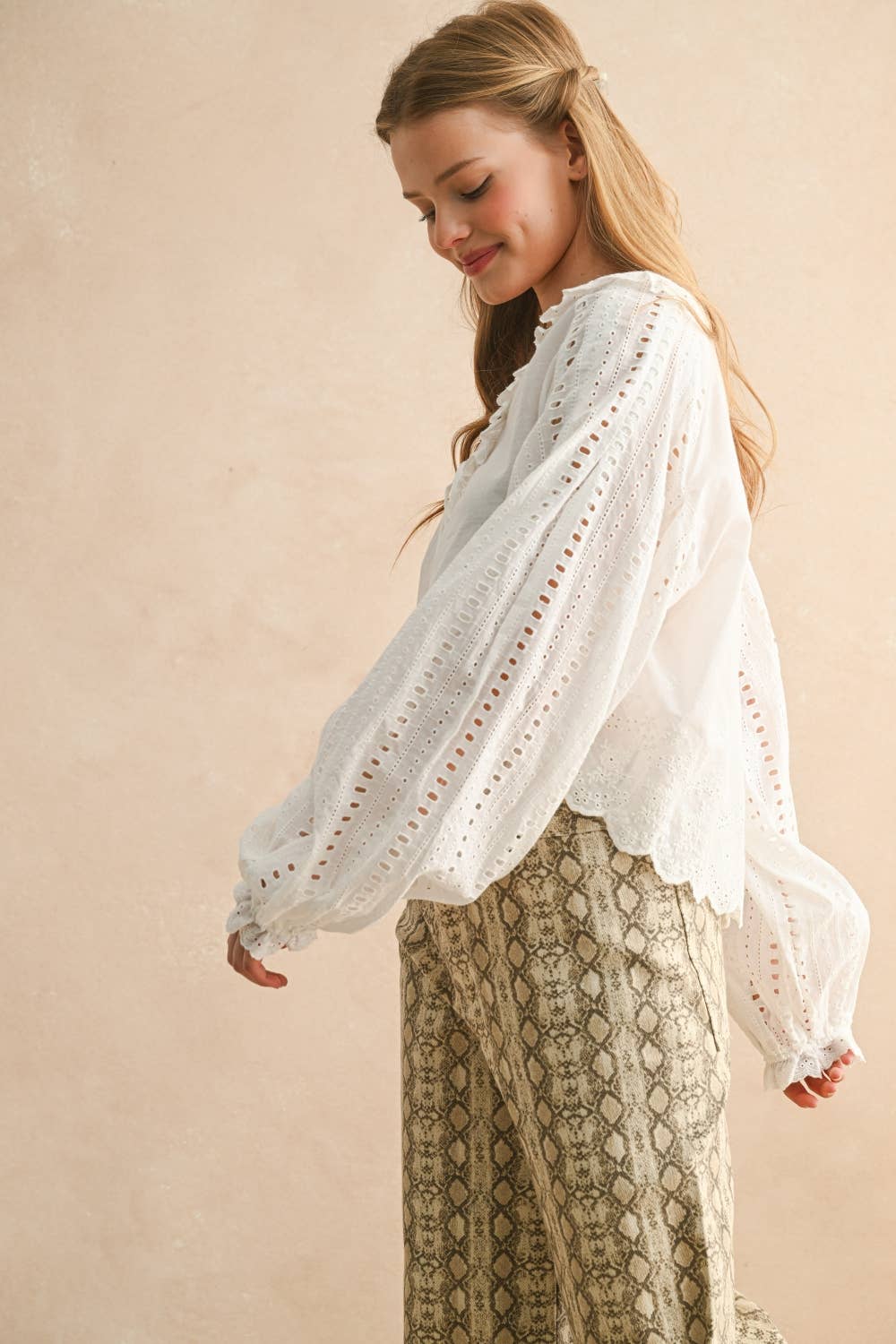 EMBROIDERY DETAIL LONG SLEEVE BLOUSE: White / L