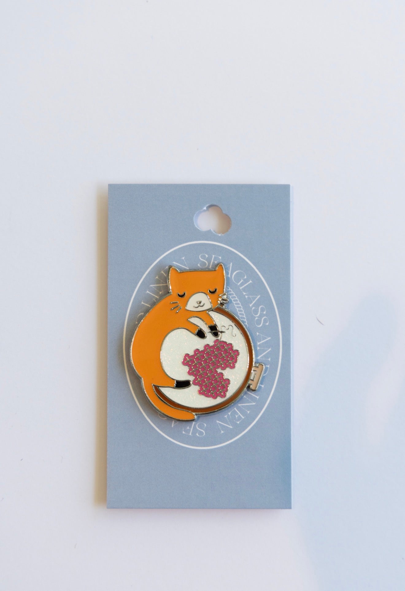 Cat needle minder