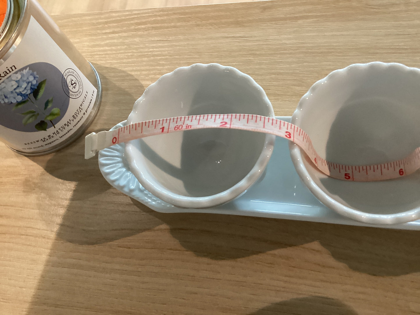 Vortex condiment holder