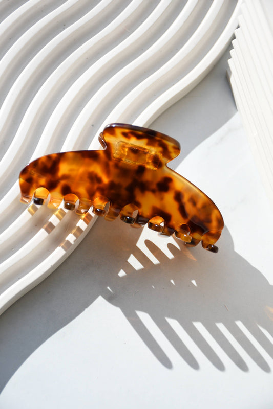 Oval Acetate Hair Claw in Classic