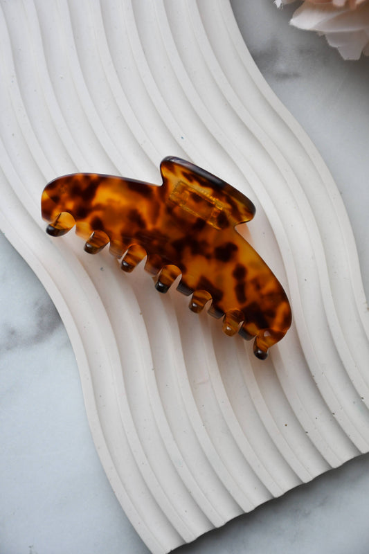Oval Acetate Hair Claw in Classic