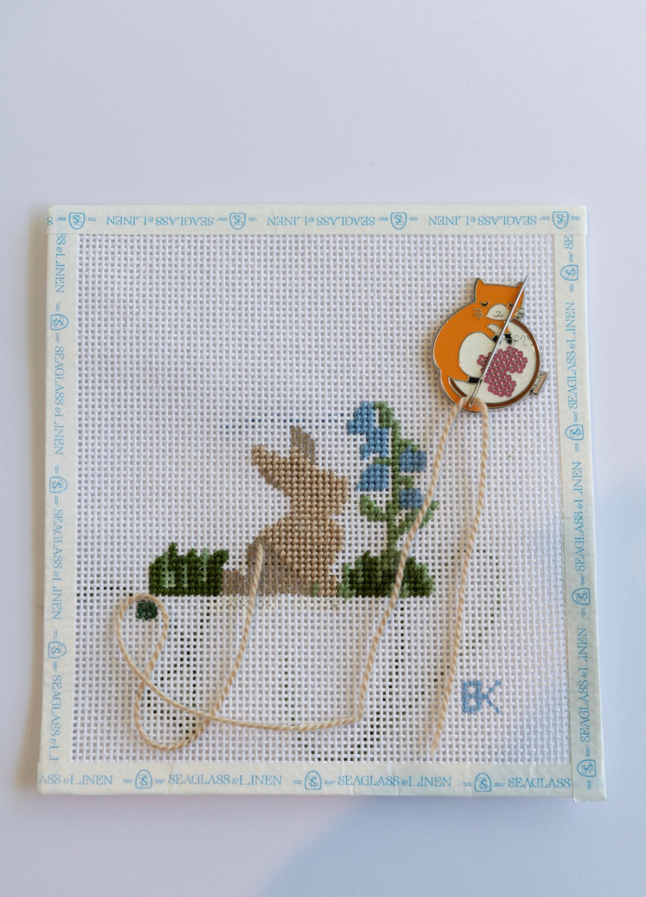 Cat needle minder